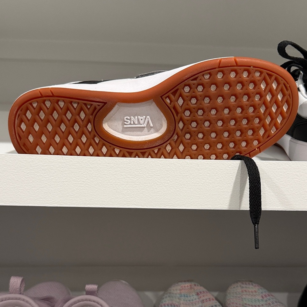 Vans Womens Black and White Low-Top Sneakers - Picture 5 of 7